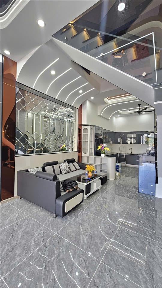 Bán nhà kdc gần vòng xoay an phú, 1 trệt 2 lầu, full nội thất chỉ 4 tỷ 700 triệu đồng