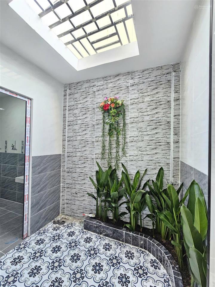 Bán nhà kdc gần vòng xoay an phú, 1 trệt 2 lầu, full nội thất chỉ 4 tỷ 700 triệu đồng