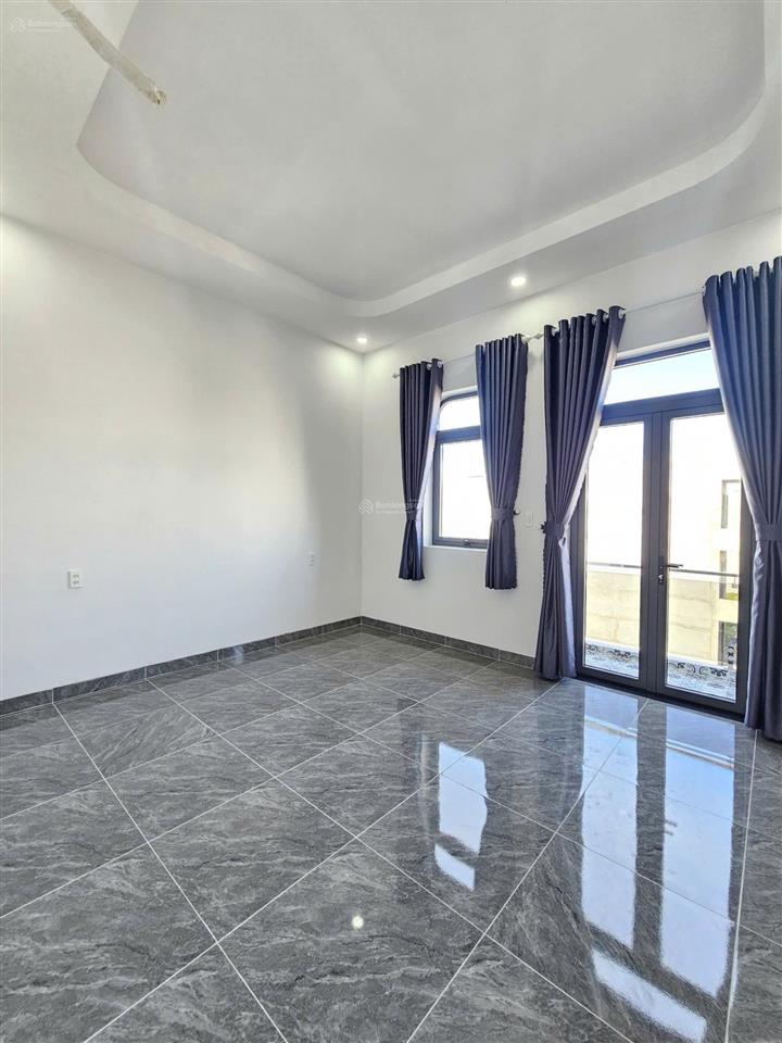 Bán nhà kdc gần vòng xoay an phú, 1 trệt 2 lầu, full nội thất chỉ 4 tỷ 700 triệu đồng