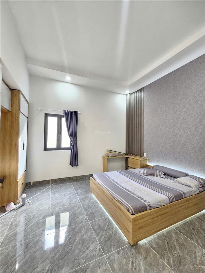 Bán nhà kdc gần vòng xoay an phú, 1 trệt 2 lầu, full nội thất chỉ 4 tỷ 700 triệu đồng