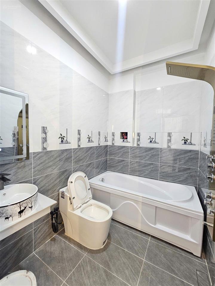Bán nhà kdc gần vòng xoay an phú, 1 trệt 2 lầu, full nội thất chỉ 4 tỷ 700 triệu đồng