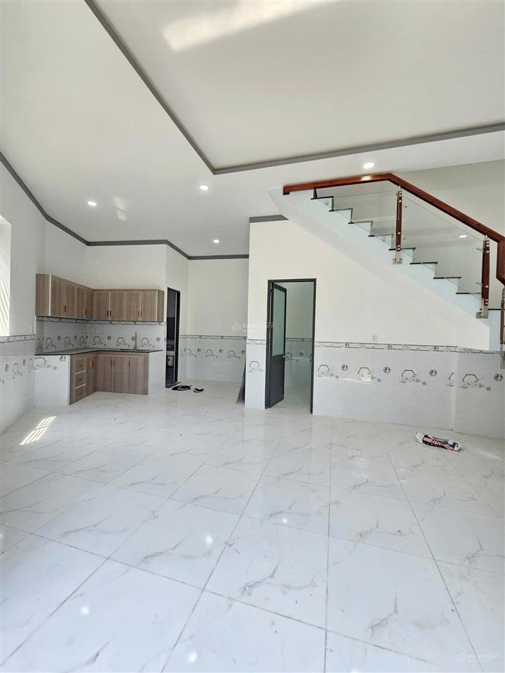 Bán nhà 1 trệt 1 lầu, gần cầu đồng nai chỉ 2 tỷ 3 tl quá rẻ