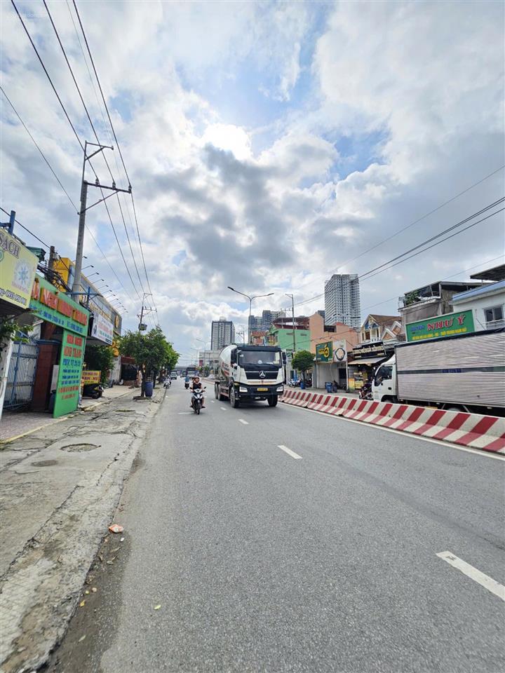 Bán dãy trọ 1 trệt 2 lầu mt đt743, sát vincom550 kinh doanh sầm uất ngang 7x30m
