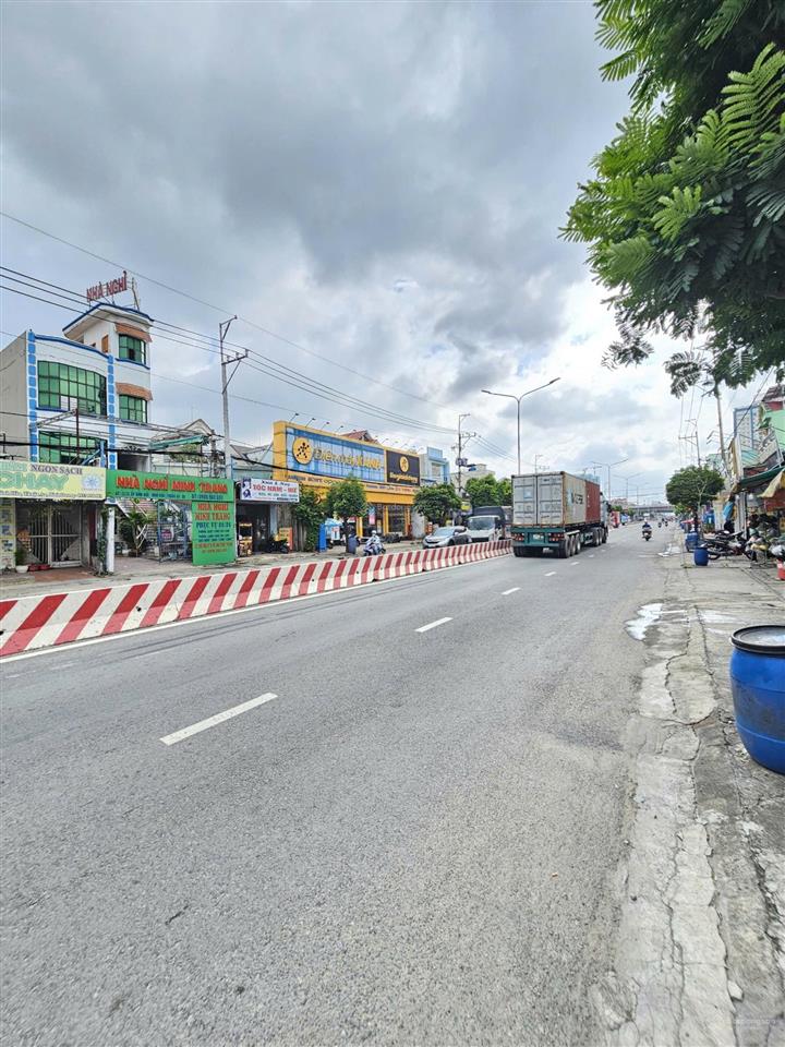 Bán dãy trọ 1 trệt 2 lầu mt đt743, sát vincom550 kinh doanh sầm uất ngang 7x30m