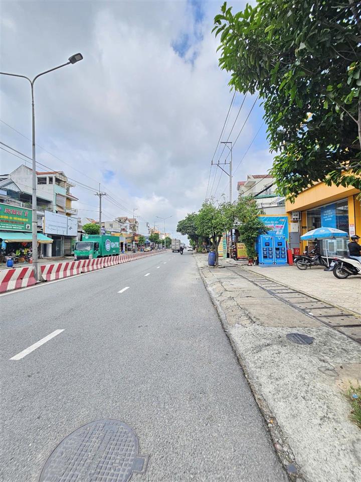 Bán dãy trọ 1 trệt 2 lầu mt đt743, sát vincom550 kinh doanh sầm uất ngang 7x30m