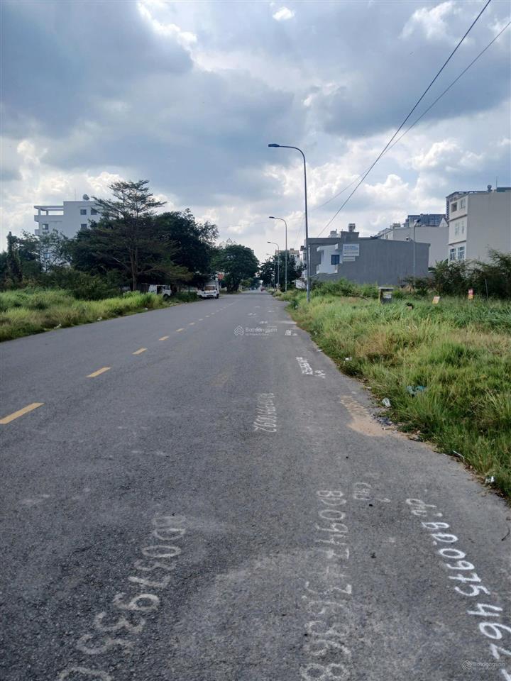 Bán gấp đất mt đường nguyễn địa lô 20m đối diện khu thương mại 3 hecta,dt 7x18,5m,sổ hồng chính chủ