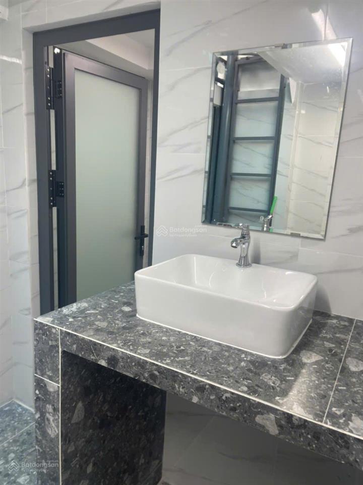 Bán nhà mặt phố dtsd 500m2 cách thân văn nhiếp 100m, lg 16m, 1 hầm, trệt, 4 lầu, 11 phòng cho thuê