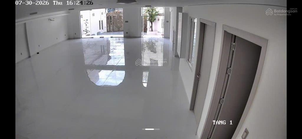 Cho thuê hđ 10 năm làm căn hộ dịch vụ hoặc các loại hình kd khác, dtsd 600m2, mặt tiền đường 16m