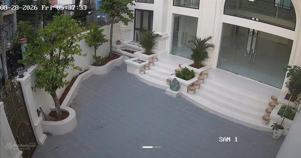 Cho thuê hđ 10 năm làm căn hộ dịch vụ hoặc các loại hình kd khác, dtsd 600m2, mặt tiền đường 16m
