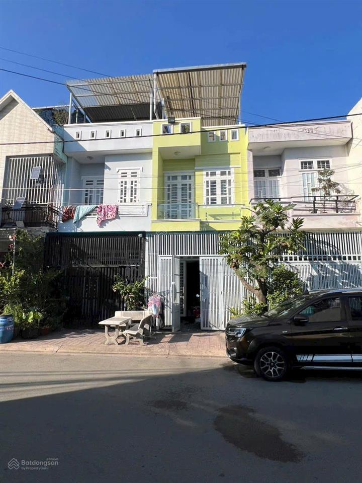 Cần bán căn nhà 1 trệt 1 lầu 1 sân thượng dt 72m2 khu dân cư lê phong cách hưng đạo 100m