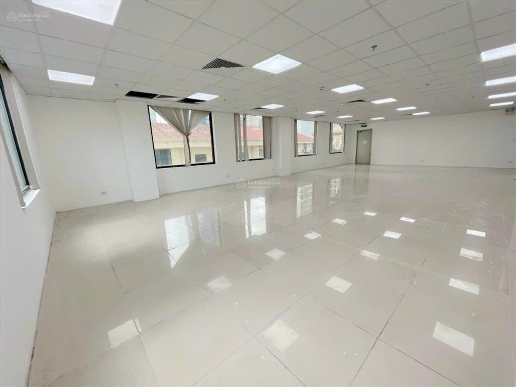 Cho thuê nhà mặt phố hai bà trưng ngay tràng tiền plaza  diện tích 1000m2 mặt tiền 15m