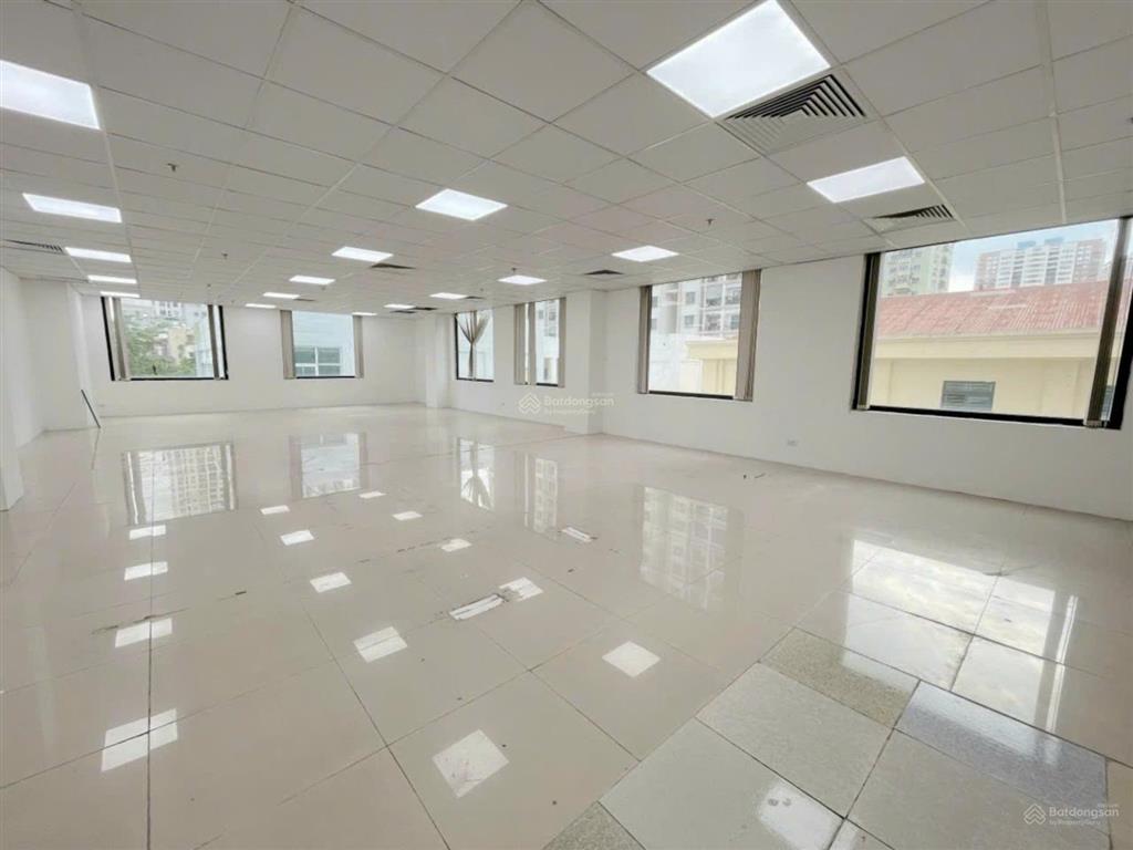 Cho thuê nhà mặt phố hai bà trưng ngay tràng tiền plaza  diện tích 1000m2 mặt tiền 15m