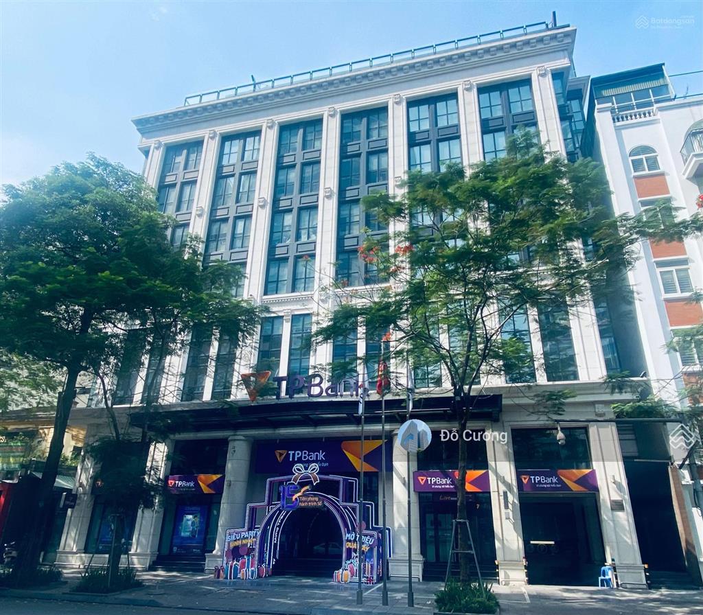 Cho thuê gấp nhà mặt phố tràng thi diện tích 418m2 mặt tiền 10m phù hợp kinh doanh