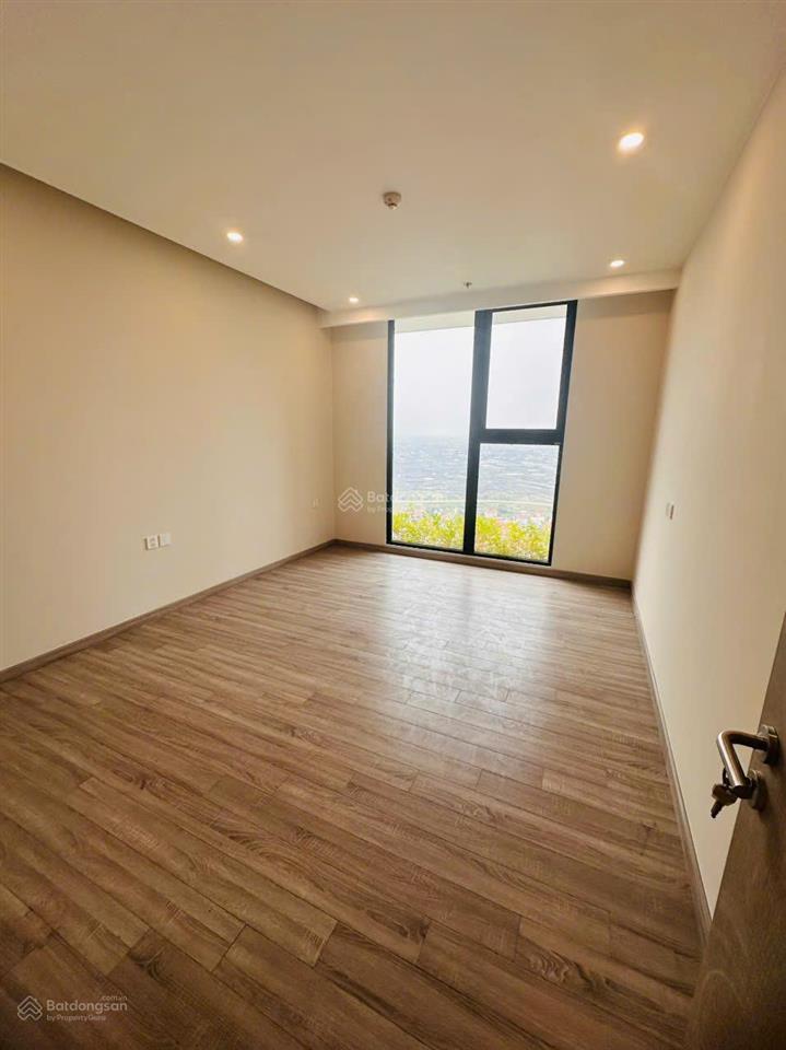 Bán căn 3pn 112m2 view sông hồng sky forest ecopark, ban công 13.5m2 giá tốt
