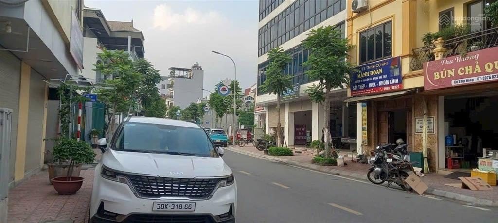 Chính chủ bán nhà măt phố phúc lơi .long biên 25m , 5 tầng .kinh doanh ,vỉa hè rộng 9 tỷ