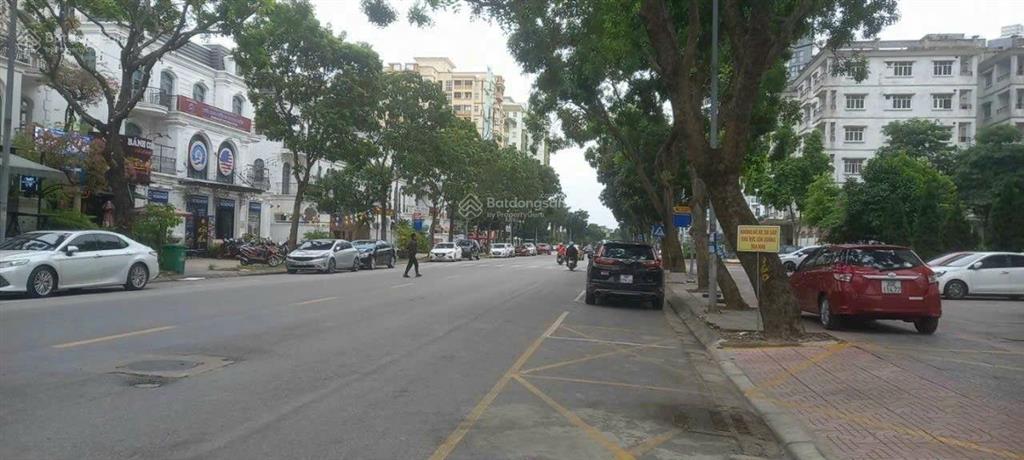 Chính chủ cần bán nhanh căn biệt thự sài đồng long biên cạnh hồ giá rẻ giật mình chỉ ngoài 40 tỷ .