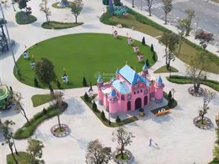 Tôi cần bán gấp căn biệt thự đẹp nhất mặt hồ vinhomes cổ loa 215m view hồ suốt đời
