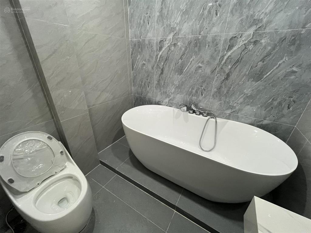 Bán nhà riêng mới xây 1 trệt 4 lầu đường hiệp bình p hiệp bình  tphcm.