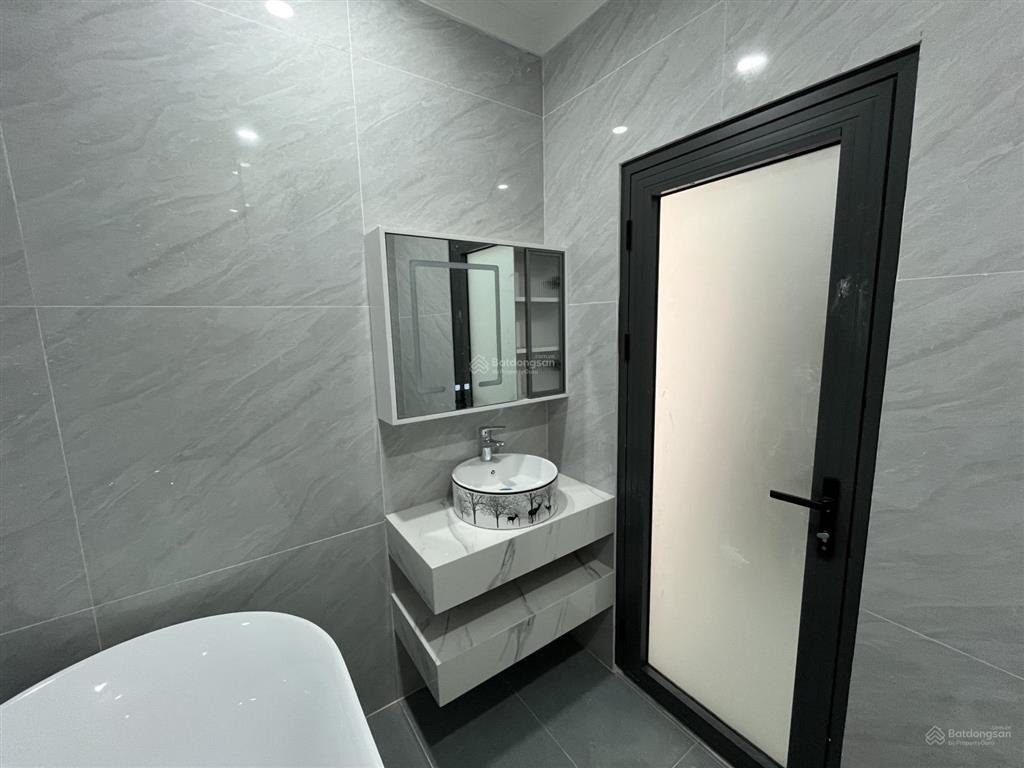 Bán nhà riêng mới xây 1 trệt 4 lầu đường hiệp bình p hiệp bình  tphcm.