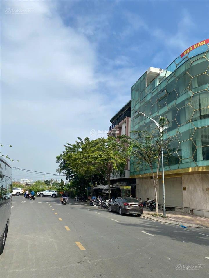 Toà nhà góc 2mt  phạm văn ngôn & đs 7, quận 2  dt 10 x 16m  hầm 5 tầng  giá 64 tỷ