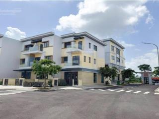 Nhà cần giuộc có hồ bơi, phòng gym... chính chủ gửi bán căn góc đường lớn giá 4.7 tỷ, sắp ra sổ