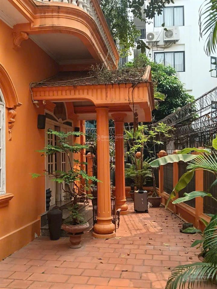Bán nhà 4 tầng phố quảng khánh xóm chùa diện tích 77m mặt tiền 6,3 6,5m giá 30 tỷ  0973 452 ***