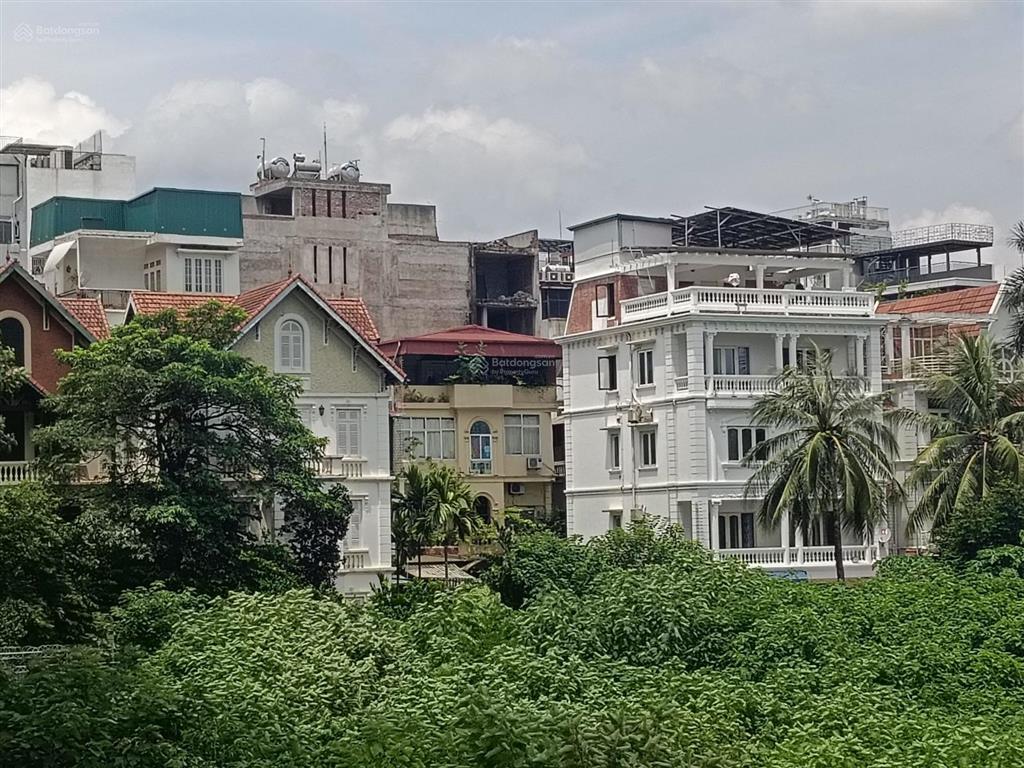 Bán đất đường từ hoa tây hồ hà nội dt 42,5m2 mt 4m ôtô vào nhà giá hót 17tỷ500 ra lộc  0973 452 ***