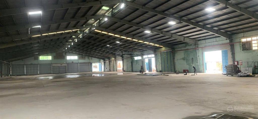 Cho thuê gấp kho, xưởng trong kcn tân bình. hai mặt tiền đường tiện cho container và xe tải ra vào
