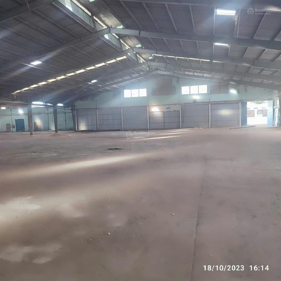 Cho thuê gấp kho, xưởng trong kcn tân bình. hai mặt tiền đường tiện cho container và xe tải ra vào