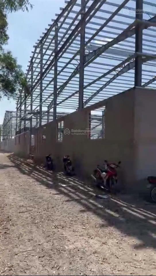 Cho thuê gấp kho, xưởng 40.000m2. xã lương bình, bến lức, long an. 2 mt sông vàm cỏ và mt 830