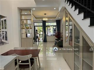 Bán nhà khu tái định cư làng đại học hưng long, bình chánh, 1 trệt 2 lầu full nt, shr, giá 2,79 tỷ