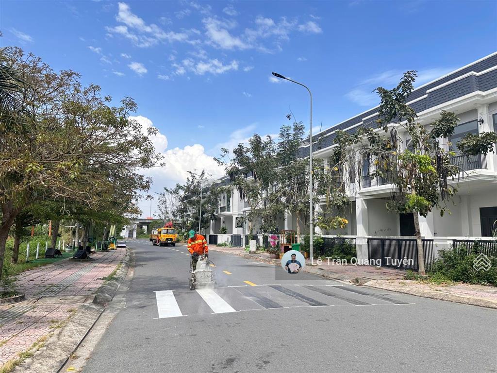 Bán nhà khu tái định cư làng đại học hưng long, bình chánh, 1 trệt 2 lầu full nt, shr, giá 2,79 tỷ