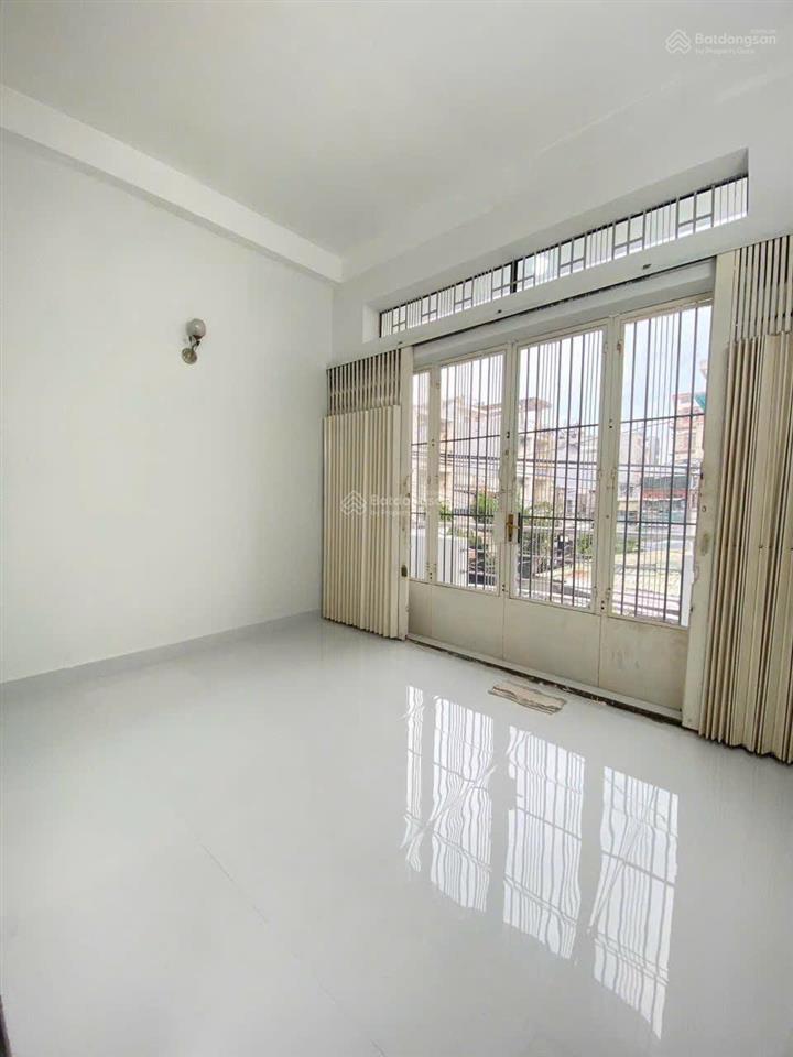 Sát đầm sen! dt (4x15.2)m. giá 6,3 tỷ. nhà 4 tấm hẻm lạc long quân p5