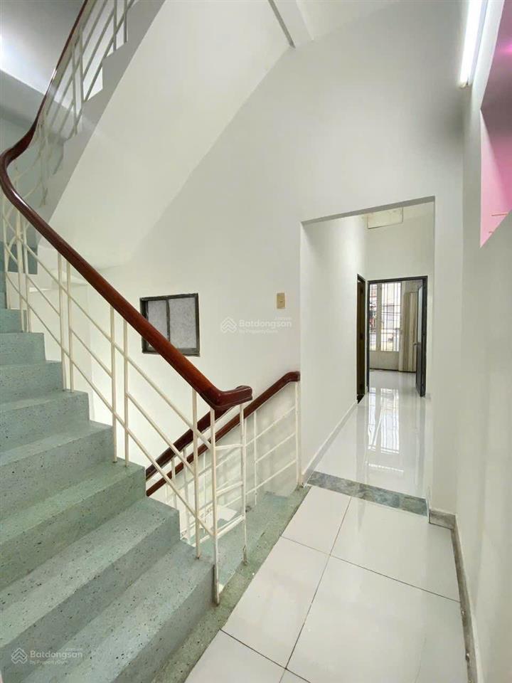 Sát đầm sen! dt (4x15.2)m. giá 6,3 tỷ. nhà 4 tấm hẻm lạc long quân p5