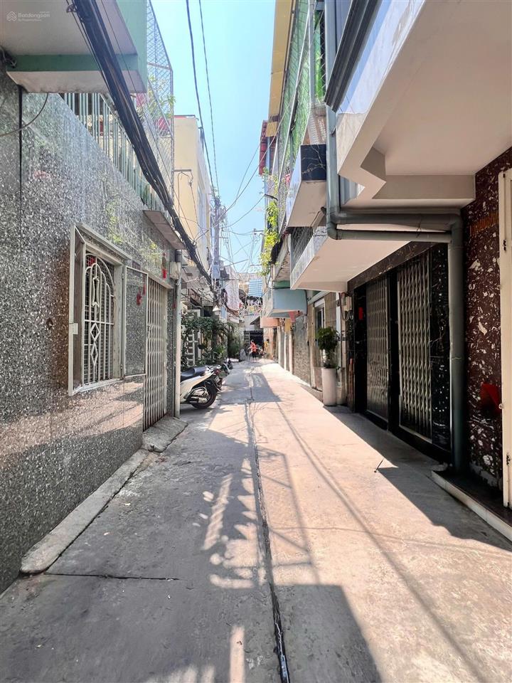 Gần đầm sen! dt (4x17)m. giá 5,8 tỷ (tl). nhà 2 tấm hẻm 4m lạc long quân p3