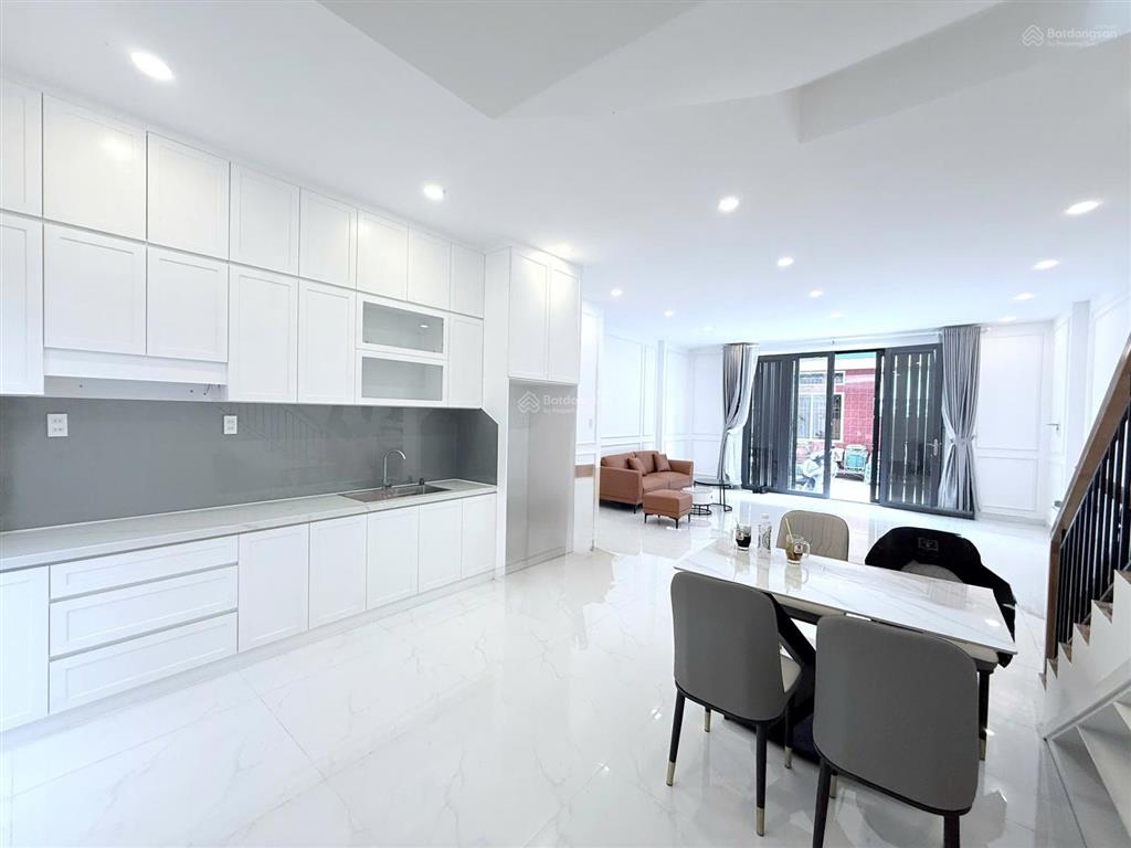 Sát đầm sen! nhà mới 5 tấm hẻm 10m hòa bình p5. dt (5,6x18)m giá 17 tỷ (tl)