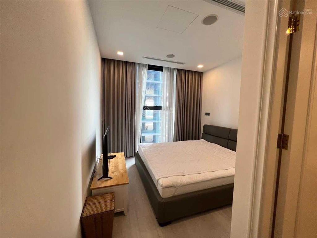 Cho thuê căn hộ 2pn vinhomes golden river, 77m2, giá 25 triệu.  0945 496 *** dung