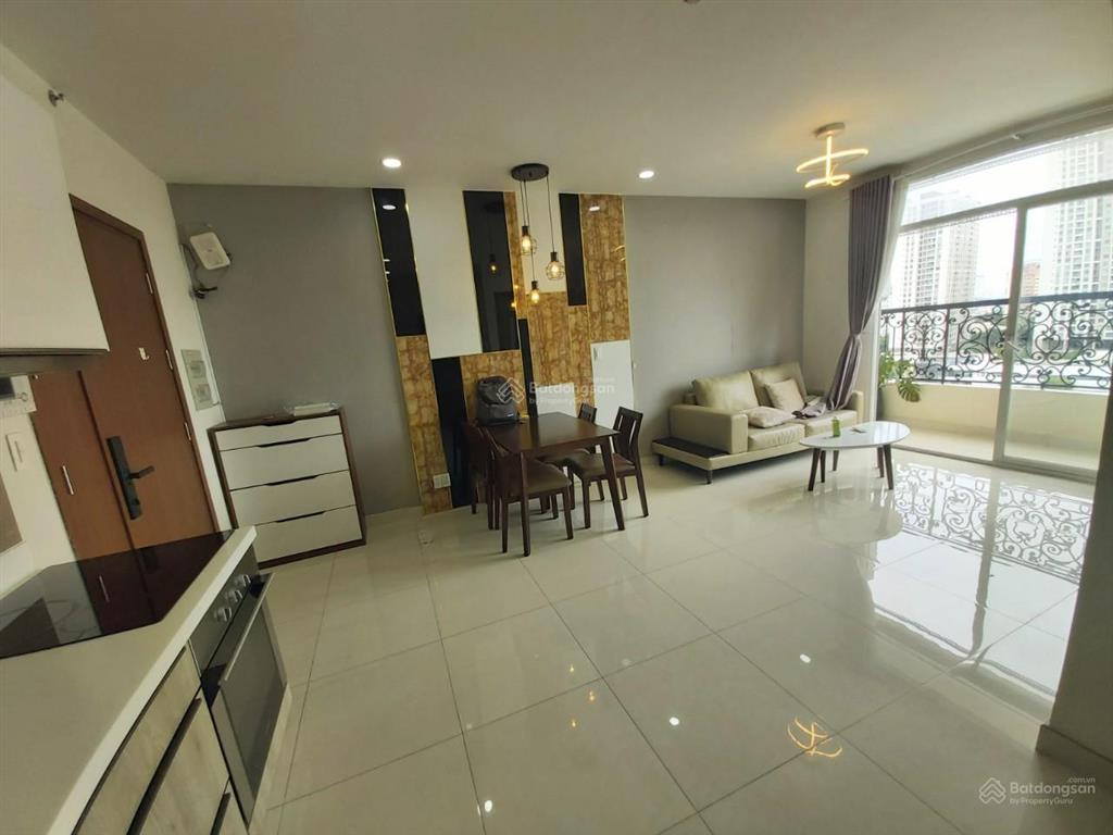 Căn hộ 2pn layout đẹp, cao, thoáng, 6 tỷ, mt bến vân đồn, 5 phút đến chợ bến thành. 0938 231 ***