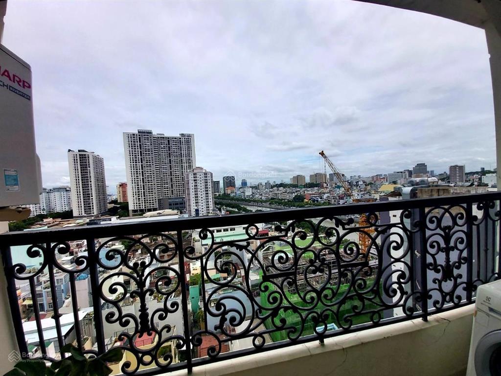 Căn hộ 2pn layout đẹp, cao, thoáng, 6 tỷ, mt bến vân đồn, 5 phút đến chợ bến thành. 0938 231 ***