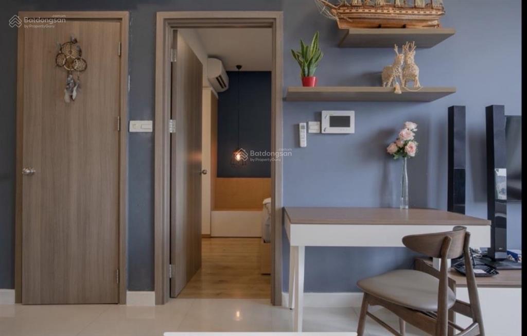 Bán icon 56, view bến vân đồn, 1pn 1wc nội thất đẹp, 5,5 (sổ hồng), đi bộ đến q1, 0938 231 ***