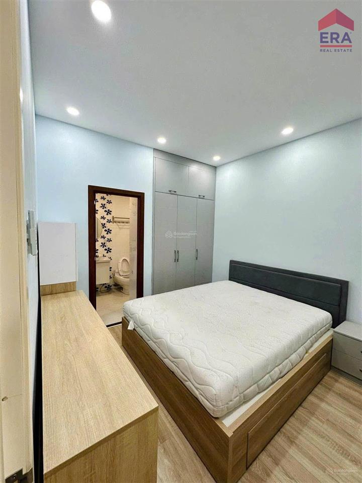 2pn sổ hồng, nội thất đẹp, ở ngay, 5,6 tỷ mt bến vân đồn, ngay trung tâm, không kẹt xe, 0938 231 ***