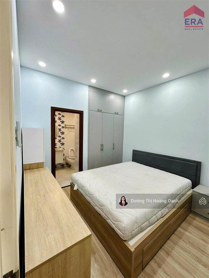 Bán orient 75m2, mt bến vân đồn, đã cải tạo, ở ngay, ngay trung tâm, sổ hồng, kênh tàu hủ, đông đúc