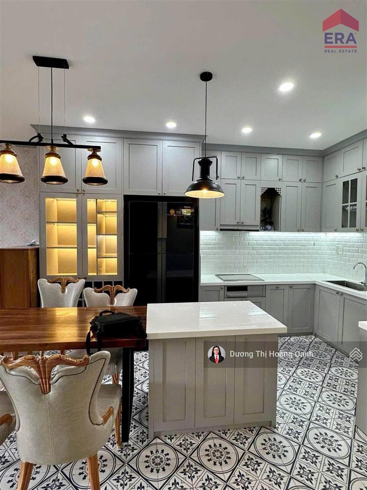 Bán orient 75m2, mt bến vân đồn, đã cải tạo, ở ngay, ngay trung tâm, sổ hồng, kênh tàu hủ, đông đúc