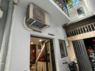 Nhà mới ở liền, trệt lầu. dt 3,5x7m. đường dương quảng hàm p.5 gv.