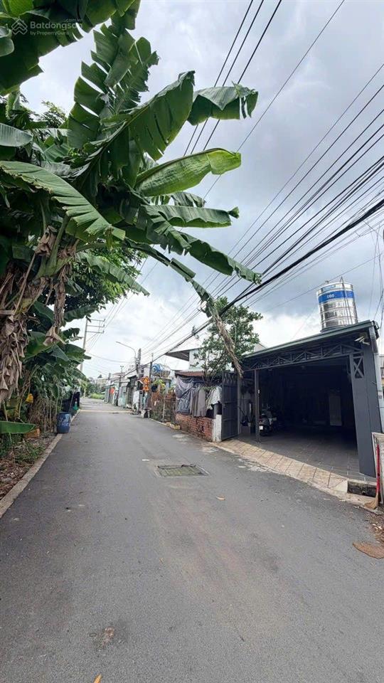 Bán nhà cấp 4 sân ô tô 2 phòng ngủ mặt tiền dx 22 tân định (cũ)