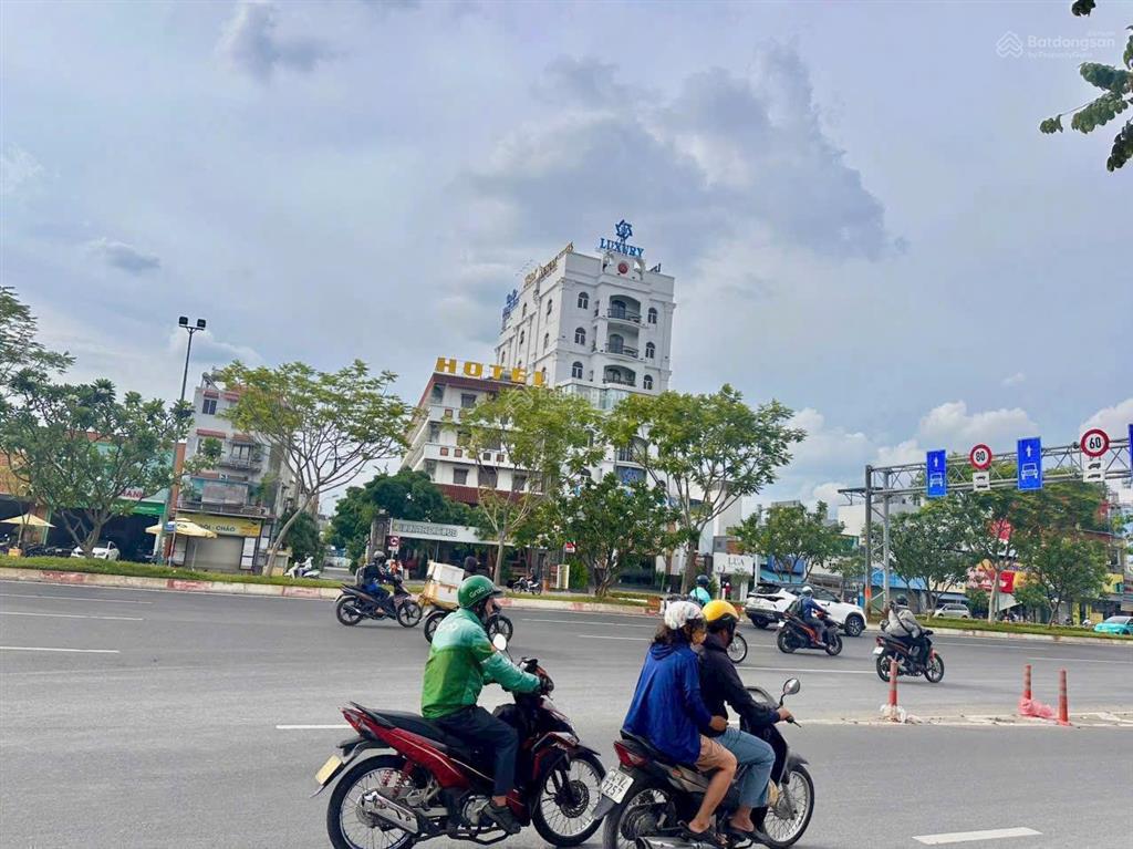 Bán đất 730m2 mt phạm văn đồng đối diện tttm gigamall. gpxd hầm + 12 tầng giá 97 tỷ