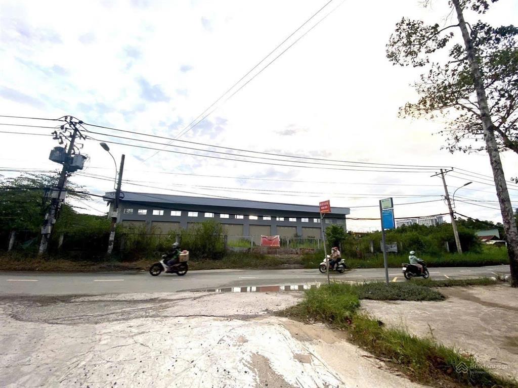 Chính chủ bán 7000m2 tmdv xây cao tầng.măt tiền đường lã xuân oai. p long trường q9. giá 33 triêu/m