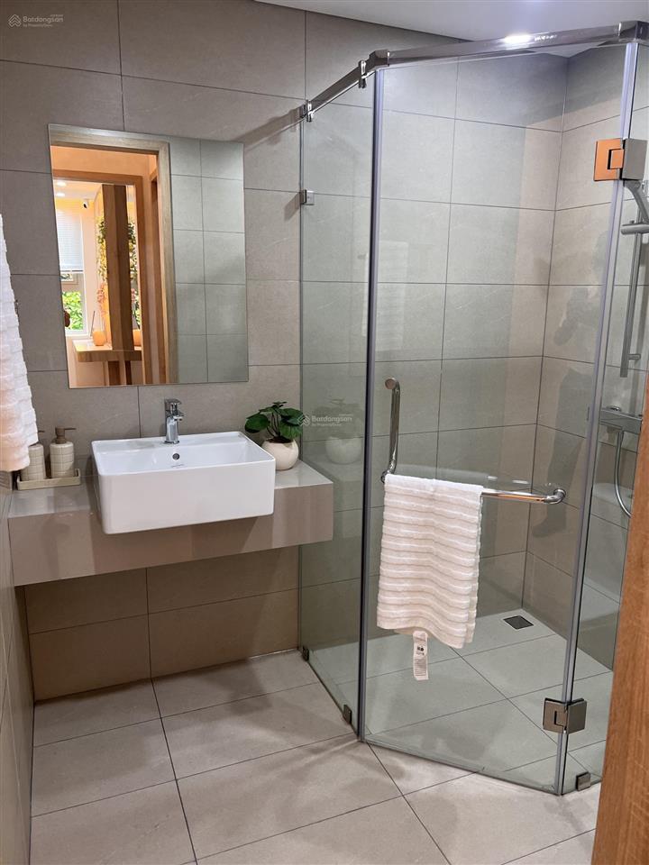 Chủ gửi bán căn 2pn2wc 70m2 view ban công đông bắc giá chênh tốt  0938 893 ***