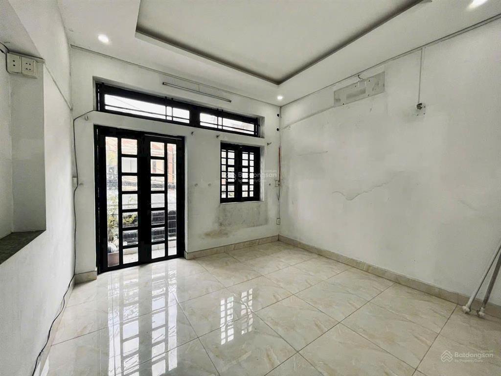 Hẻm xe hơi cách mạng tháng 8,tb cách mt hoàng sa tầm 70m. dt 4x13.8m, nh 6.5m, 2 lầu, giá 9.2 tỷ