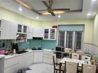 Hơn 100 tr/ m nhà cư xá lê đại hành, q11. dt 4.1 x20m, 1 trệt, 2 lầu, 4 pn, 3 wc, giá 10.8 tỷ